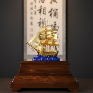 Alternative view of Thuyền Thuận Buồm Dát Vàng 24k