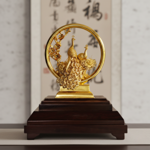 Alternative view of Tượng Chim Công Dát Vàng 24k